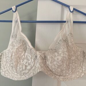Victoria Secrets White mesh bra Size 40C NWT